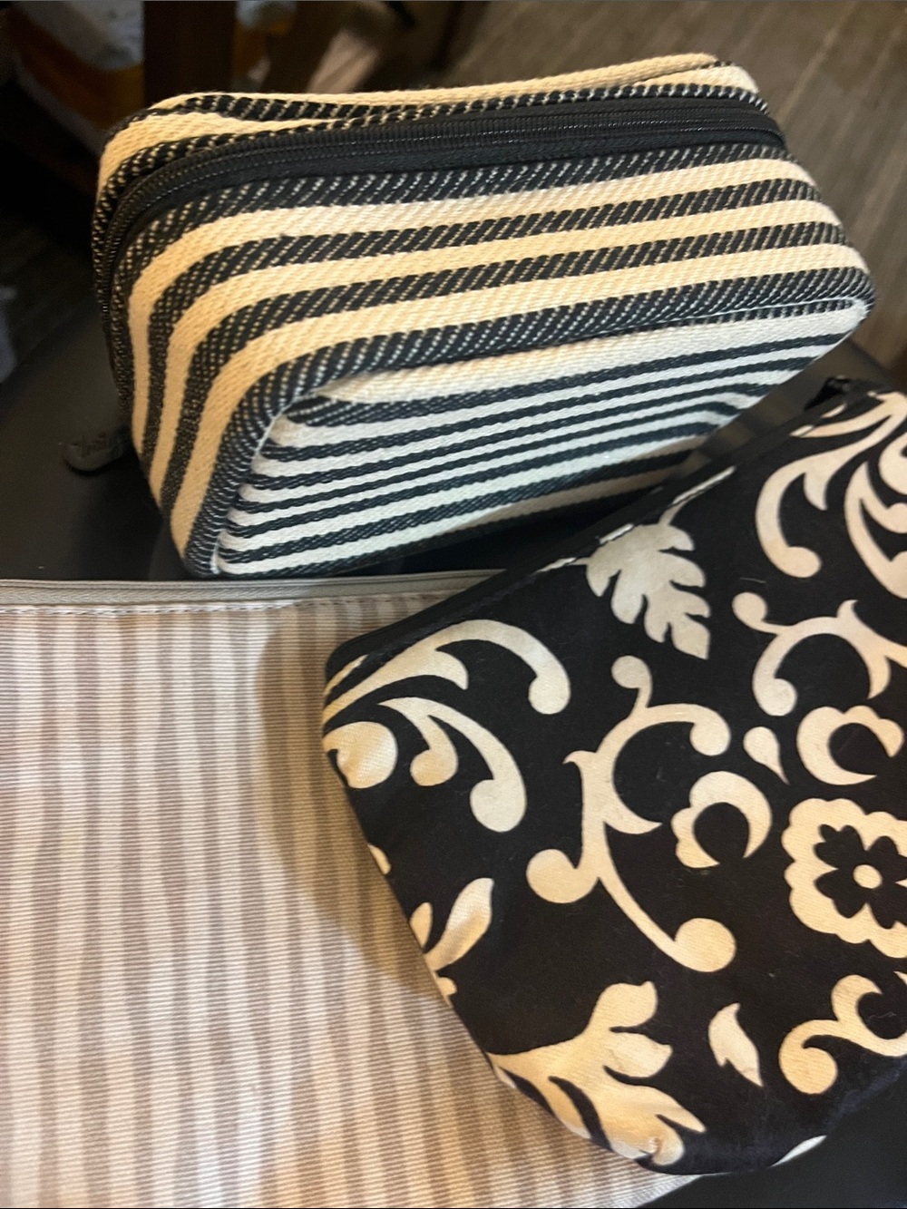 thirty-one Black and Cream Patterned Cosmetic Pouch Trio great condition 38